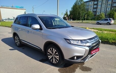 Mitsubishi Outlander III рестайлинг 3, 2021 год, 2 550 000 рублей, 8 фотография