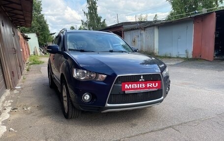 Mitsubishi Outlander III рестайлинг 3, 2011 год, 1 215 000 рублей, 2 фотография