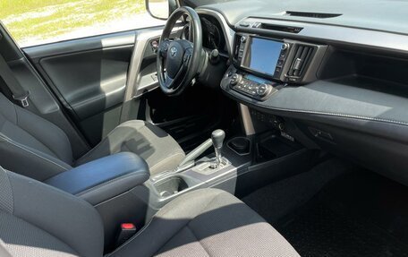 Toyota RAV4, 2018 год, 2 570 000 рублей, 10 фотография
