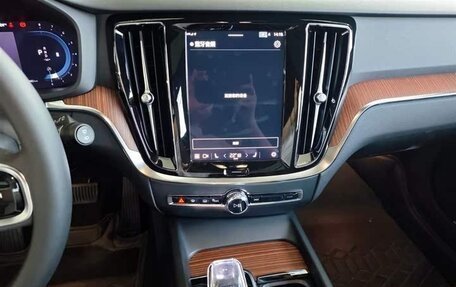 Volvo V60 II, 2025 год, 4 523 850 рублей, 12 фотография