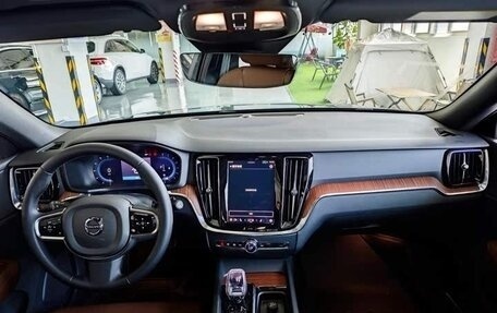 Volvo V60 II, 2025 год, 4 523 850 рублей, 9 фотография
