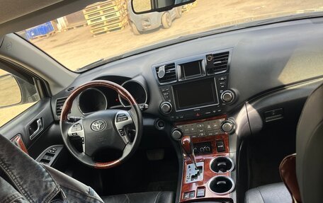 Toyota Highlander III, 2013 год, 2 100 000 рублей, 2 фотография