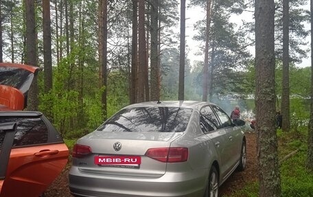 Volkswagen Jetta VI, 2015 год, 1 300 000 рублей, 2 фотография