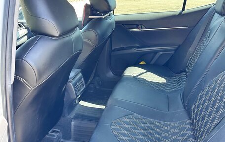 Toyota Camry, 2019 год, 3 150 000 рублей, 5 фотография