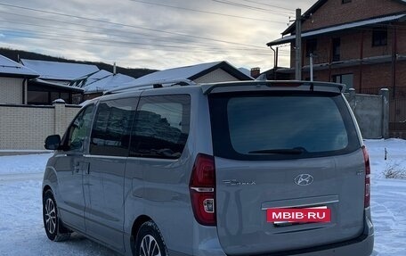Hyundai Grand Starex Grand Starex I рестайлинг 2, 2019 год, 4 000 000 рублей, 5 фотография