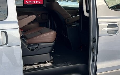 Hyundai Grand Starex Grand Starex I рестайлинг 2, 2019 год, 4 000 000 рублей, 10 фотография