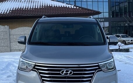 Hyundai Grand Starex Grand Starex I рестайлинг 2, 2019 год, 4 000 000 рублей, 8 фотография