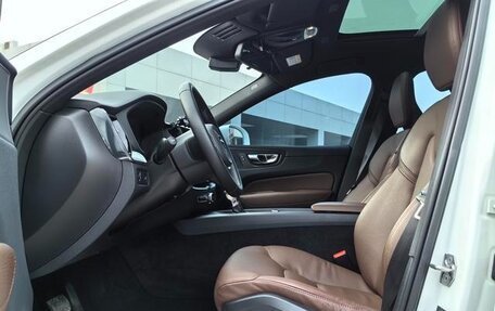 Volvo XC60 II, 2021 год, 2 340 800 рублей, 7 фотография