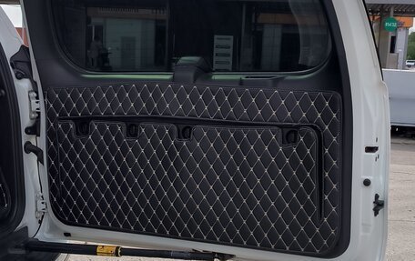 Toyota Land Cruiser Prado 150 рестайлинг 2, 2018 год, 5 900 000 рублей, 7 фотография