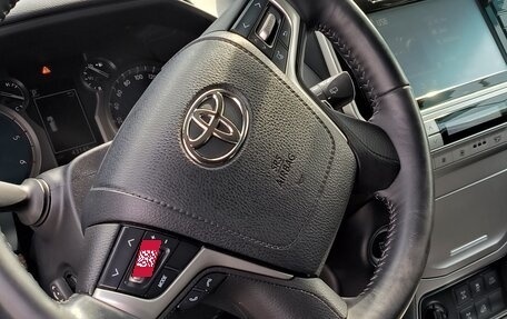 Toyota Land Cruiser Prado 150 рестайлинг 2, 2018 год, 5 900 000 рублей, 10 фотография