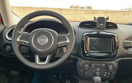 Jeep Renegade I рестайлинг, 2021 год, 1 250 000 рублей, 10 фотография