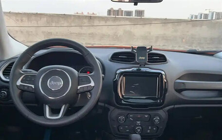 Jeep Renegade I рестайлинг, 2021 год, 1 250 000 рублей, 9 фотография