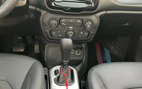 Jeep Renegade I рестайлинг, 2021 год, 1 250 000 рублей, 11 фотография