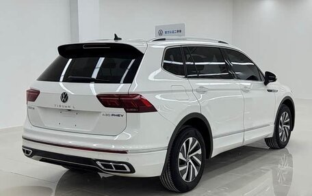 Volkswagen Tiguan II, 2022 год, 2 200 000 рублей, 5 фотография