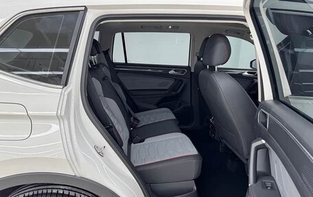 Volkswagen Tiguan II, 2022 год, 2 200 000 рублей, 12 фотография