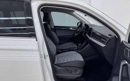 Volkswagen Tiguan II, 2022 год, 2 200 000 рублей, 11 фотография