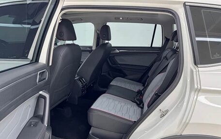 Volkswagen Tiguan II, 2022 год, 2 200 000 рублей, 13 фотография
