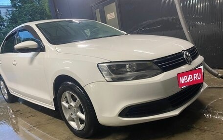 Volkswagen Jetta VI, 2013 год, 750 000 рублей, 2 фотография