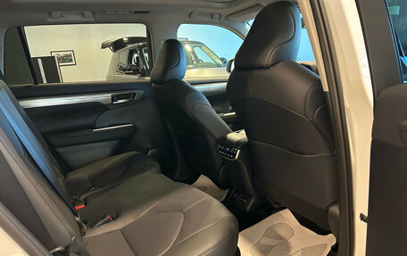 Toyota Highlander, 2025 год, 5 450 000 рублей, 24 фотография