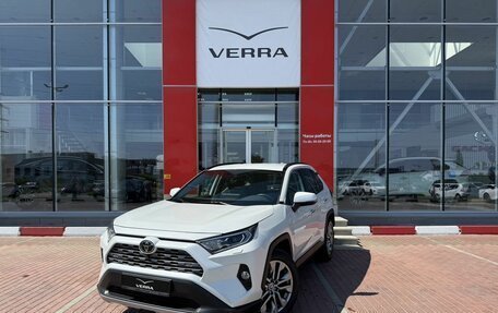 Toyota RAV4, 2021 год, 3 990 000 рублей, 1 фотография