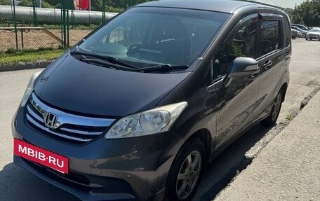 Honda Freed I, 2013 год, 1 245 000 рублей, 2 фотография
