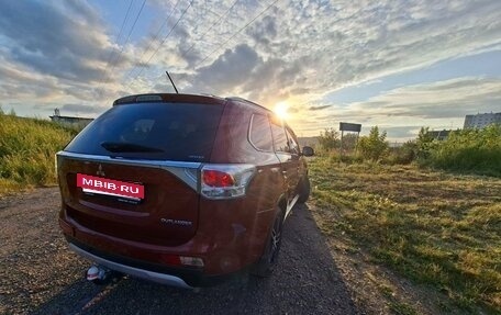 Mitsubishi Outlander III рестайлинг 3, 2014 год, 1 850 000 рублей, 2 фотография
