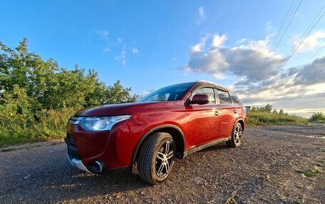 Mitsubishi Outlander III рестайлинг 3, 2014 год, 1 850 000 рублей, 8 фотография