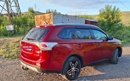 Mitsubishi Outlander III рестайлинг 3, 2014 год, 1 850 000 рублей, 5 фотография
