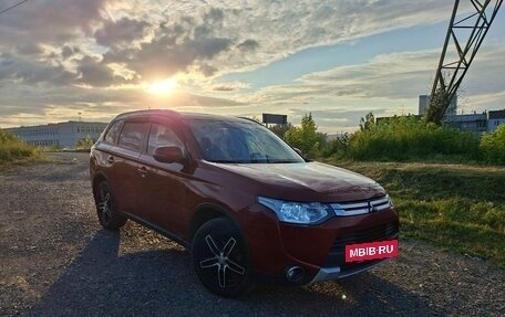 Mitsubishi Outlander III рестайлинг 3, 2014 год, 1 850 000 рублей, 10 фотография