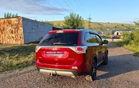 Mitsubishi Outlander III рестайлинг 3, 2014 год, 1 850 000 рублей, 6 фотография