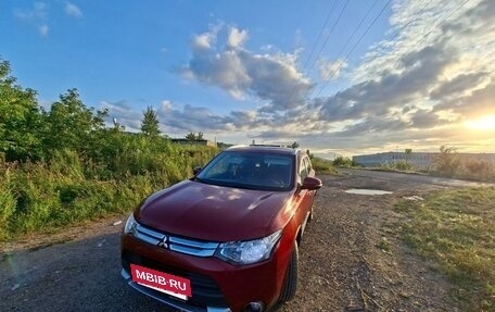 Mitsubishi Outlander III рестайлинг 3, 2014 год, 1 850 000 рублей, 9 фотография