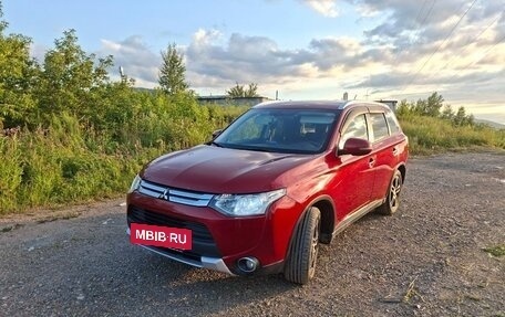Mitsubishi Outlander III рестайлинг 3, 2014 год, 1 850 000 рублей, 11 фотография