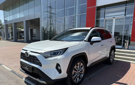Toyota RAV4, 2021 год, 3 990 000 рублей, 2 фотография