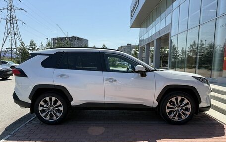 Toyota RAV4, 2021 год, 3 990 000 рублей, 5 фотография