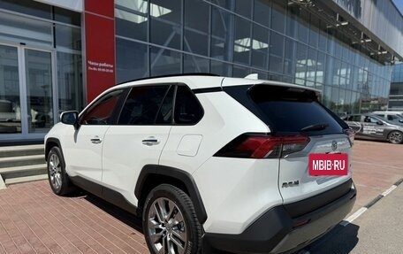 Toyota RAV4, 2021 год, 3 990 000 рублей, 8 фотография