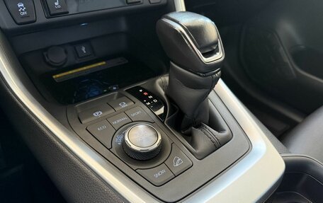 Toyota RAV4, 2021 год, 3 990 000 рублей, 14 фотография