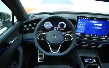 Volkswagen Tiguan, 2024 год, 4 450 000 рублей, 15 фотография