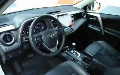 Toyota RAV4, 2017 год, 2 250 000 рублей, 10 фотография