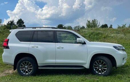 Toyota Land Cruiser Prado 150 рестайлинг 2, 2017 год, 4 870 000 рублей, 6 фотография