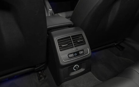 Audi A4, 2018 год, 2 450 000 рублей, 13 фотография