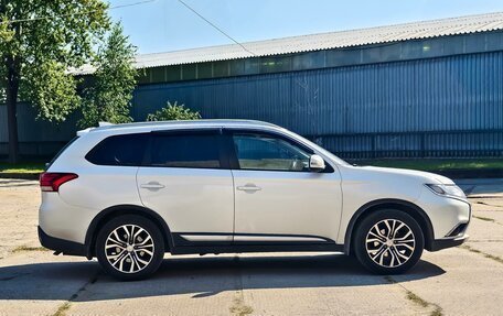 Mitsubishi Outlander III рестайлинг 3, 2018 год, 1 800 000 рублей, 3 фотография