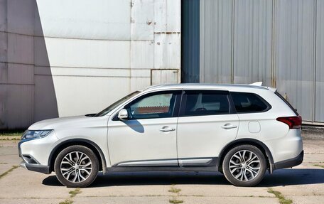 Mitsubishi Outlander III рестайлинг 3, 2018 год, 1 800 000 рублей, 4 фотография