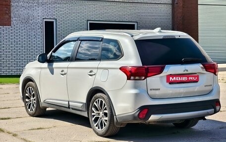 Mitsubishi Outlander III рестайлинг 3, 2018 год, 1 800 000 рублей, 5 фотография