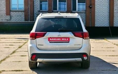Mitsubishi Outlander III рестайлинг 3, 2018 год, 1 800 000 рублей, 7 фотография