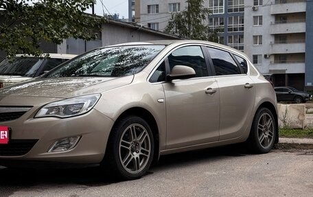 Opel Astra J, 2011 год, 925 000 рублей, 3 фотография