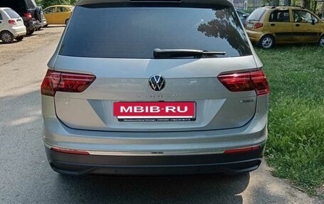Volkswagen Tiguan II, 2021 год, 3 400 000 рублей, 2 фотография