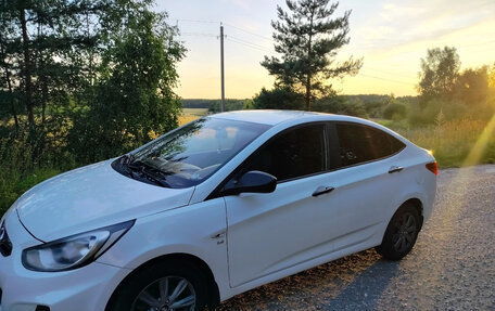 Hyundai Solaris II рестайлинг, 2011 год, 650 000 рублей, 6 фотография