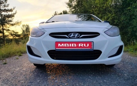 Hyundai Solaris II рестайлинг, 2011 год, 650 000 рублей, 3 фотография