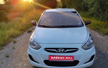 Hyundai Solaris II рестайлинг, 2011 год, 650 000 рублей, 2 фотография