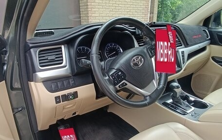 Toyota Highlander III, 2016 год, 3 200 000 рублей, 7 фотография